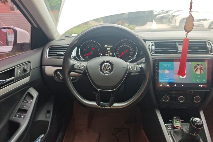 Used Volkswagen Sagitar 2017 1.6L Manual Comfort Model Steering Wheel