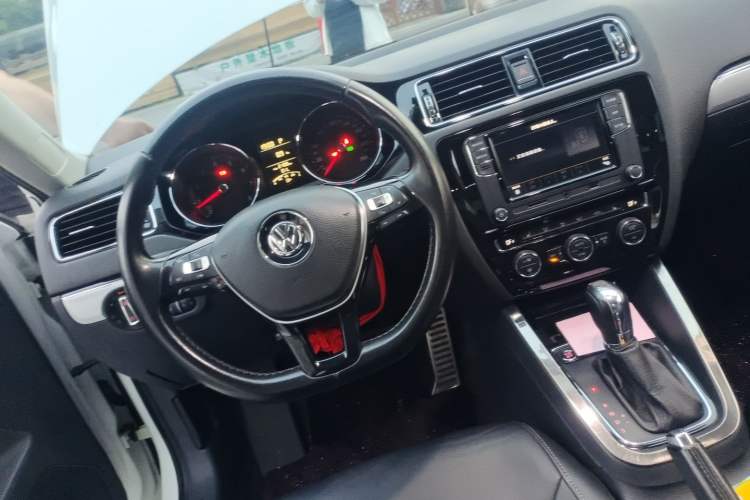 Used Volkswagen Sagitar 2017 1.6L Automatic Comfort Model Steering Wheel