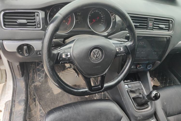 Used Volkswagen Sagitar 2017 1.6L Manual Comfort Model Steering Wheel