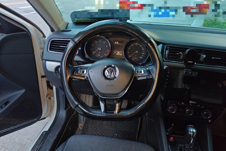 Used Volkswagen Sagitar 2017 230TSI Automatic Comfort Version Steering Wheel