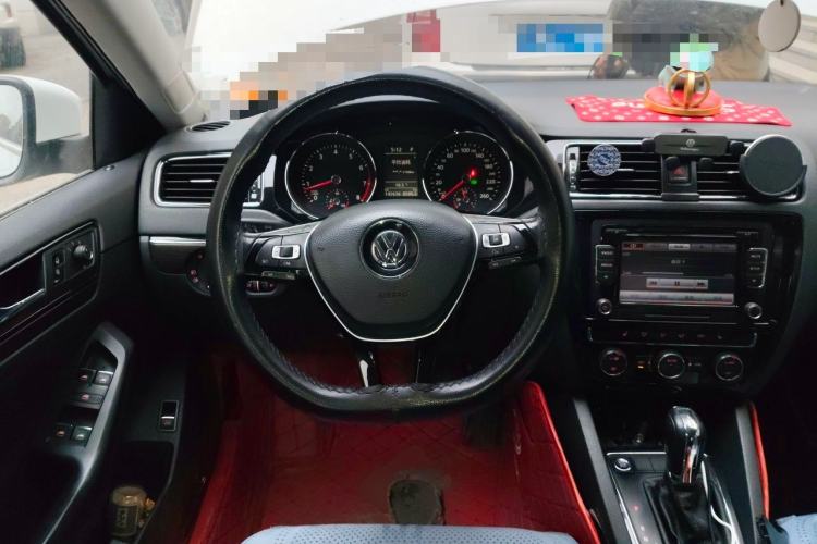 Used Volkswagen Sagitar 2017 230TSI Automatic Luxury Edition Steering Wheel