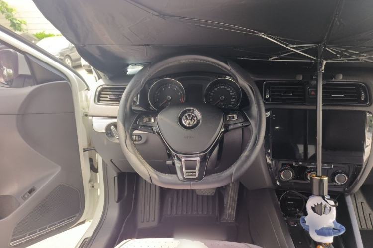 Used Volkswagen Sagitar 2017 230TSI Automatic Comfort Version Steering Wheel