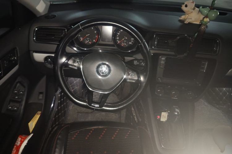 Used Volkswagen Sagitar 2017 230TSI Automatic Comfort Version Steering Wheel