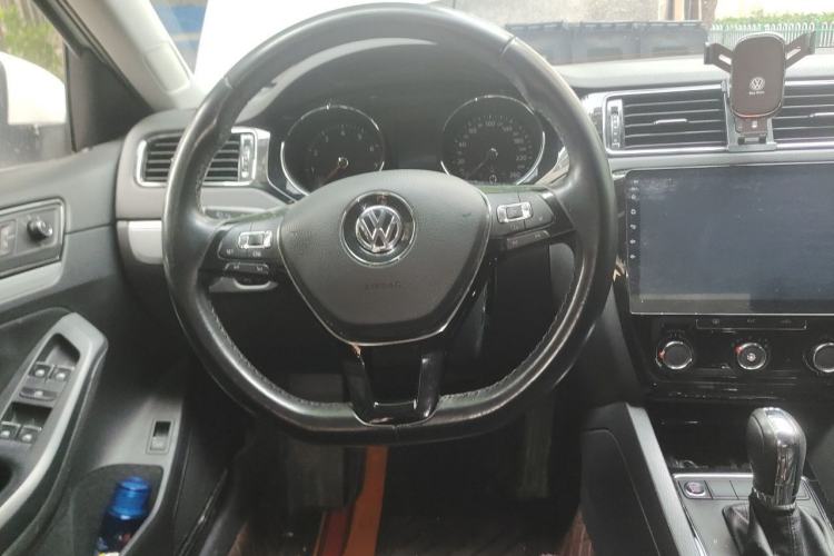 Used Volkswagen Sagitar 2017 230TSI Automatic Comfort Version Steering Wheel