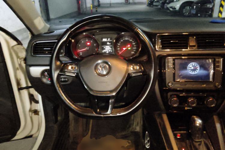 Used Volkswagen Sagitar 2017 1.6L Automatic Comfort Model Steering Wheel