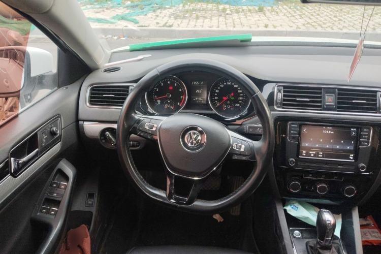 Used Volkswagen Sagitar 2017 230TSI Automatic Comfort Version Steering Wheel