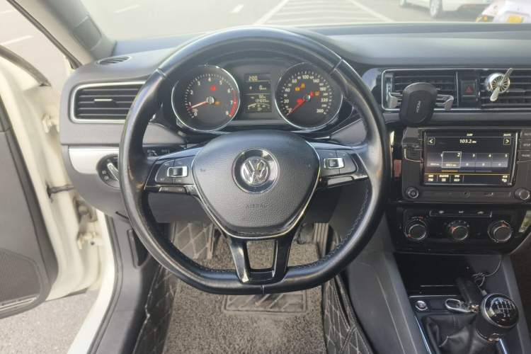 Used Volkswagen Sagitar 2017 1.6L Manual Comfort Model Steering Wheel