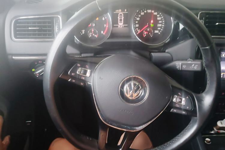 Used Volkswagen Sagitar 2017 230TSI Automatic Luxury Edition Steering Wheel