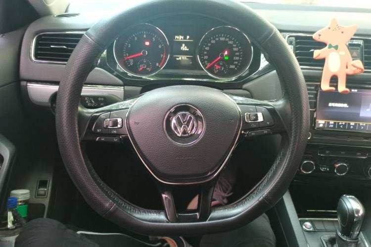 Used Volkswagen Sagitar 2017 230TSI Automatic Comfort Version Steering Wheel