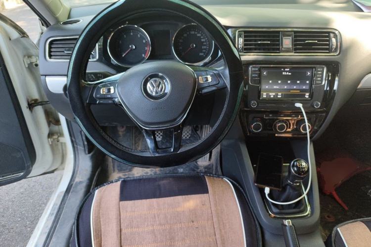 Used Volkswagen Sagitar 2017 1.6L Manual Comfort Model Steering Wheel