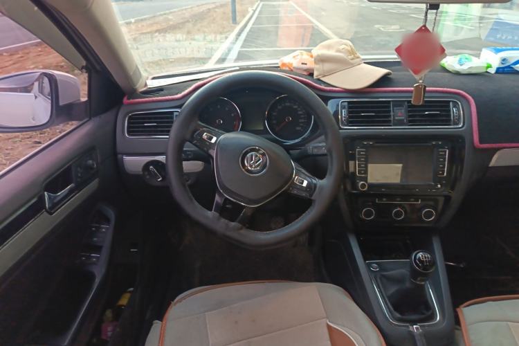 Used Volkswagen Sagitar 2017 1.6L Manual Comfort Model Steering Wheel