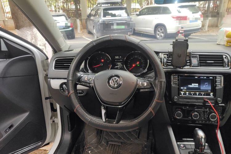 Used Volkswagen Sagitar 2017 1.6L Automatic Comfort Model Steering Wheel