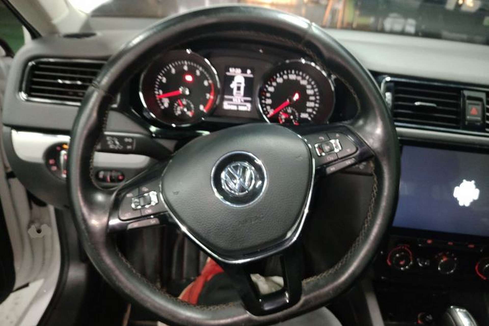 Used Volkswagen Sagitar 2017 180TSI Automatic Luxury Edition Steering Wheel