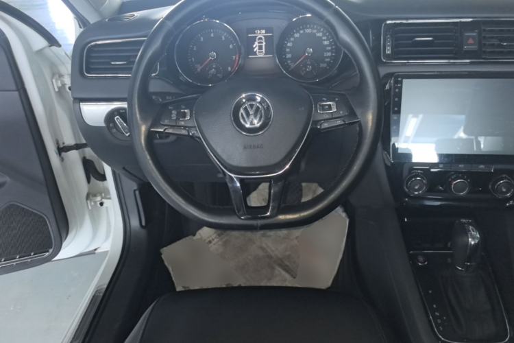 Used Volkswagen Sagitar 2017 180TSI Automatic Luxury Edition Steering Wheel