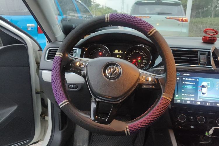 Used Volkswagen Sagitar 2017 230TSI Automatic Comfort Version Steering Wheel
