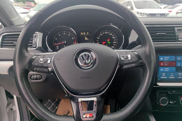 Used Volkswagen Sagitar 2017 230TSI Automatic Comfort Version Steering Wheel