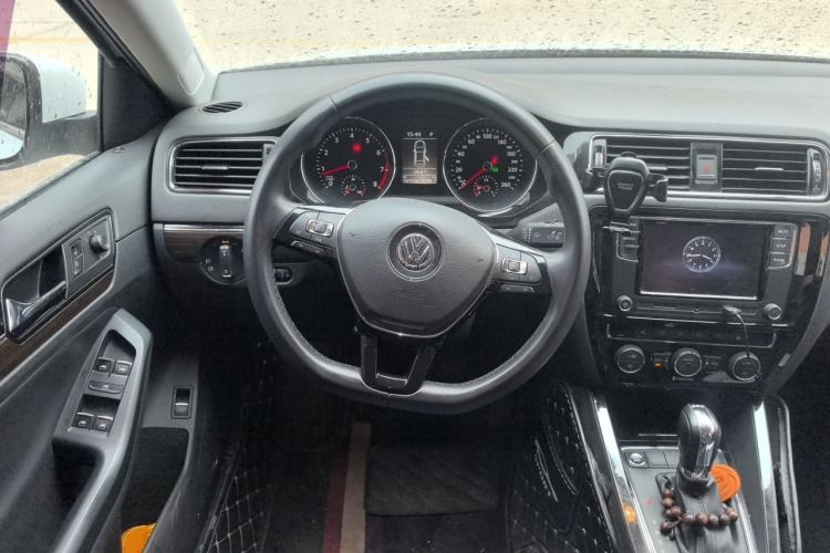 Used Volkswagen Sagitar 2017 230TSI Automatic Luxury Edition Steering Wheel