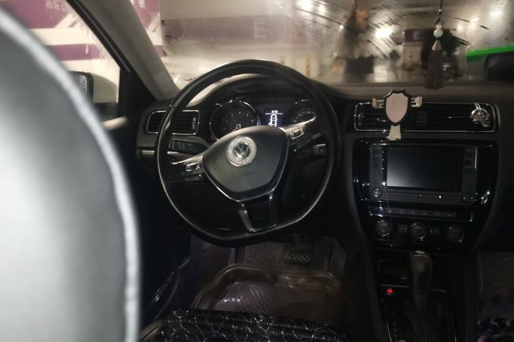 Used Volkswagen Sagitar 2017 230TSI Automatic Luxury Edition Steering Wheel