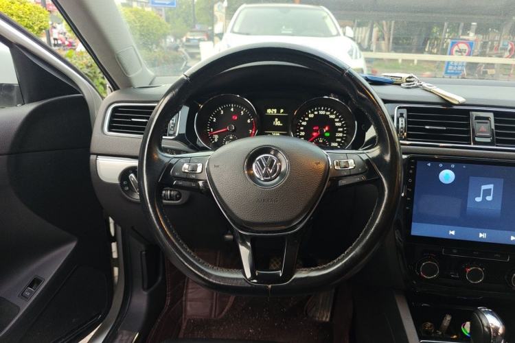 Used Volkswagen Sagitar 2017 230TSI Automatic Comfort Version Steering Wheel