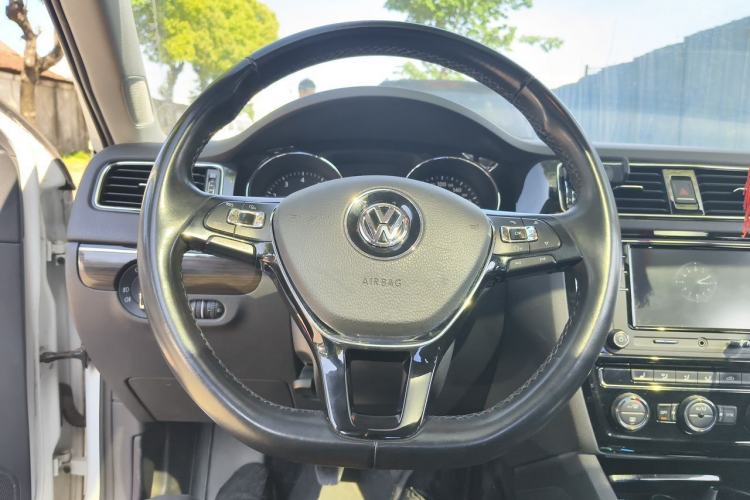 Used Volkswagen Sagitar 2017 230TSI Manual Luxury Model Steering Wheel