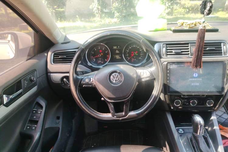 Used Volkswagen Sagitar 2017 230TSI Automatic Comfort Version Steering Wheel