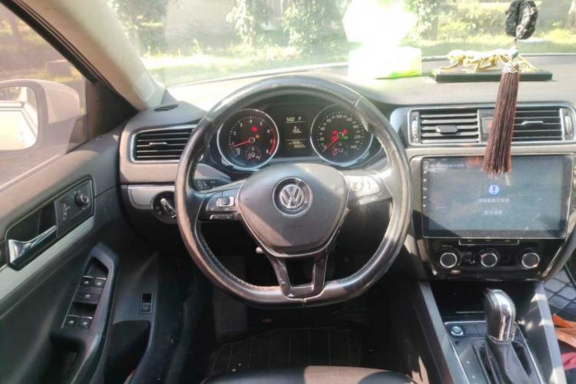 Used Volkswagen Sagitar 2017 230TSI Automatic Comfort Version Steering Wheel