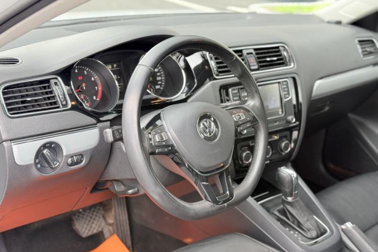 Used Volkswagen Sagitar 2017 230TSI Automatic Comfort Version Steering Wheel