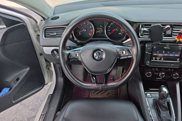 Used Volkswagen Sagitar 2017 1.6L Automatic Comfort Model Steering Wheel