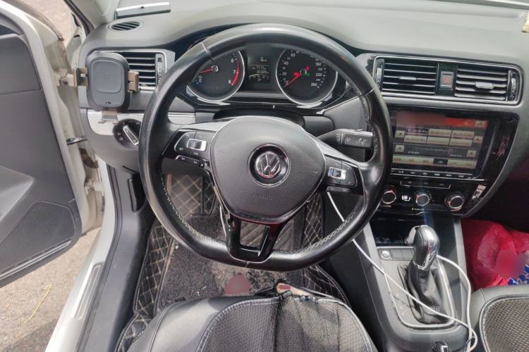 Used Volkswagen Sagitar 2017 1.6L Automatic Comfort Model Steering Wheel