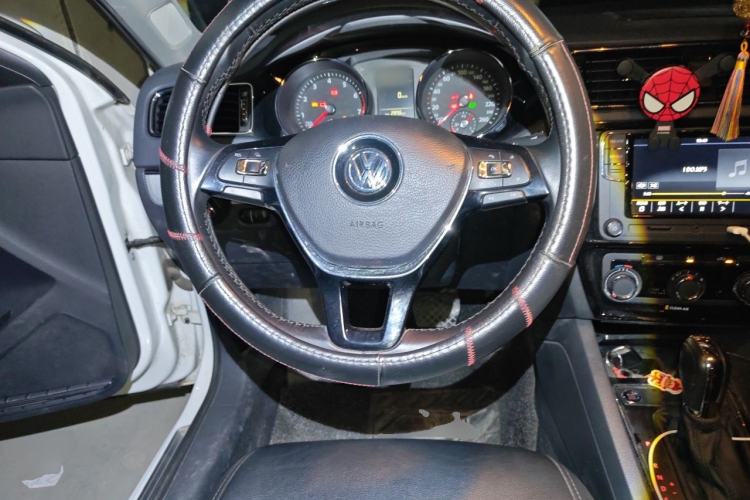 Used Volkswagen Sagitar 2017 230TSI Automatic Comfort Version Steering Wheel