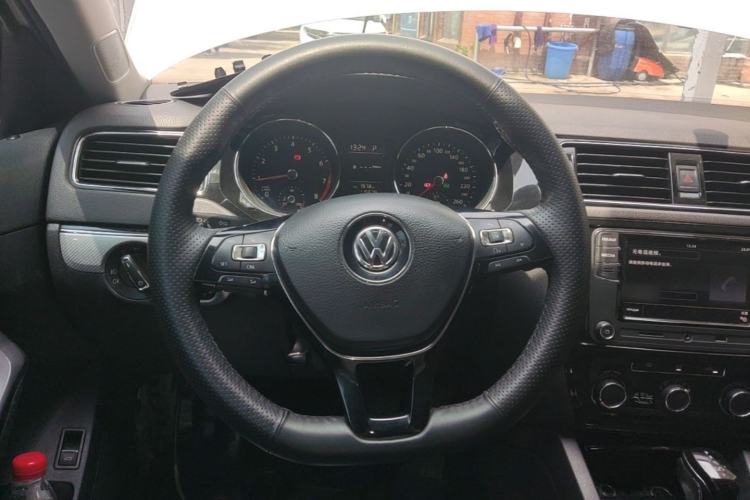 Used Volkswagen Sagitar 2017 230TSI Automatic Comfort Version Steering Wheel
