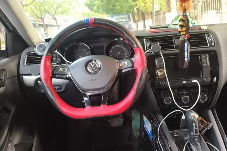 Used Volkswagen Sagitar 2017 1.6L Automatic Comfort Model Steering Wheel