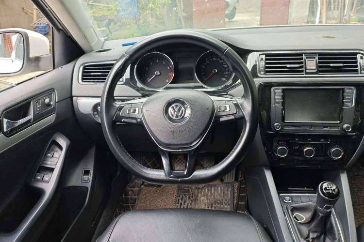 Used Volkswagen Sagitar 2017 1.6L Manual Comfort Model Steering Wheel