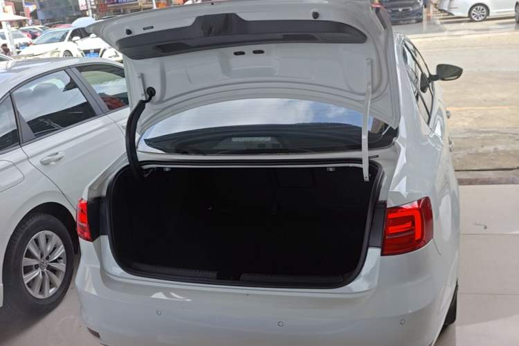Used Volkswagen Sagitar 2017 230TSI Automatic Comfort Version Trunk
