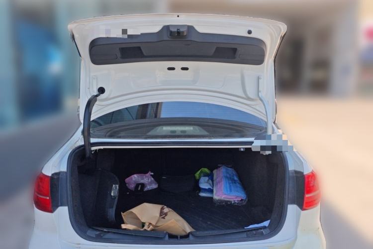 Used Volkswagen Sagitar 2017 1.6L Automatic Fashion Model Trunk