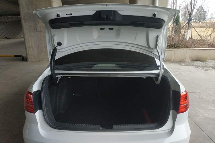 Used Volkswagen Sagitar 2017 230TSI Automatic Comfort Version Trunk
