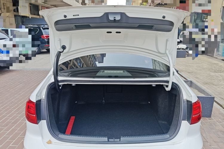 Used Volkswagen Sagitar 2017 1.6L Manual Comfort Model Trunk