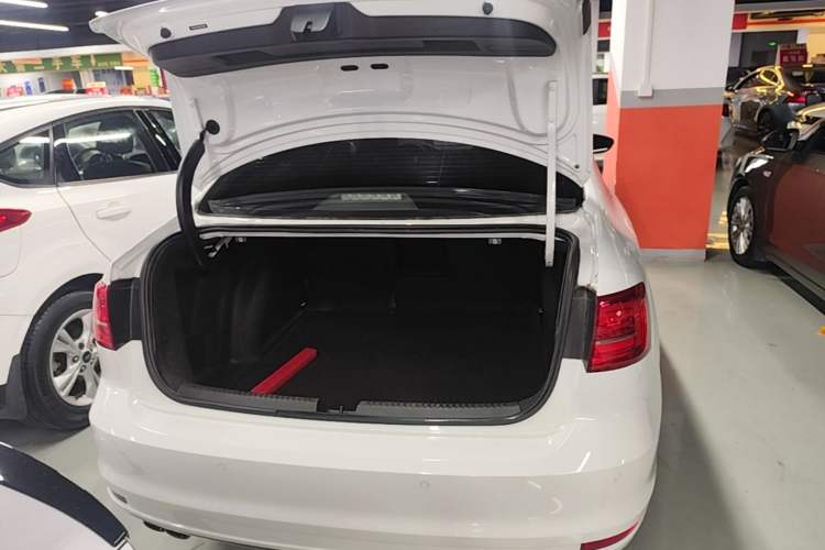 Used Volkswagen Sagitar 2017 230TSI Automatic Comfort Version Trunk