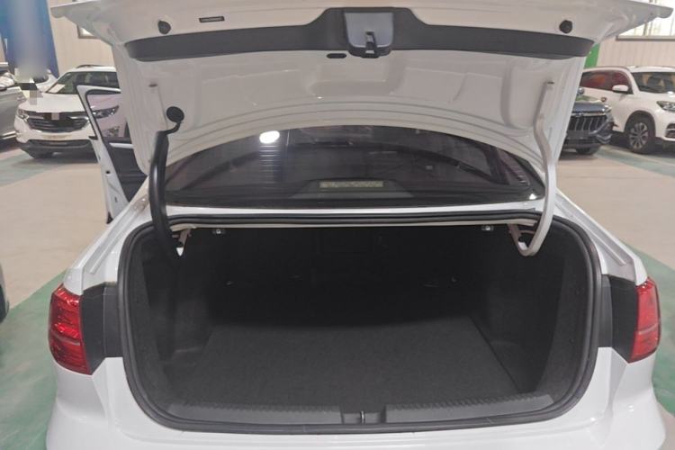 Used Volkswagen Sagitar 2017 180TSI Automatic Luxury Edition Trunk