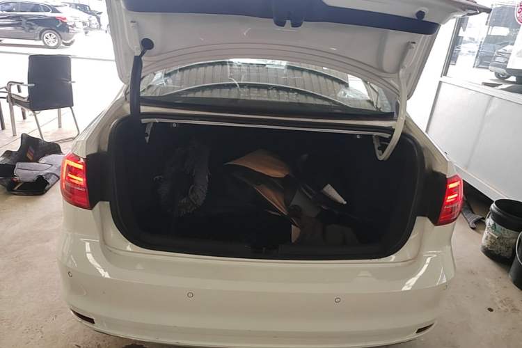 Used Volkswagen Sagitar 2017 1.6L Automatic Comfort Model Trunk