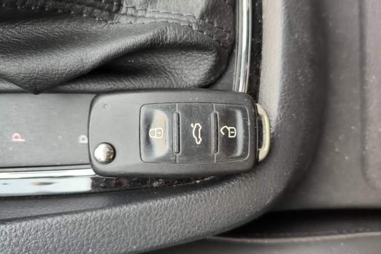 Used Volkswagen Sagitar 2017 230TSI Automatic Comfort Version Vehicle Key