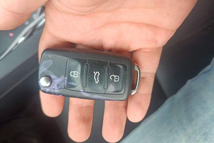 Used Volkswagen Sagitar 2017 230TSI Automatic Comfort Version Vehicle Key