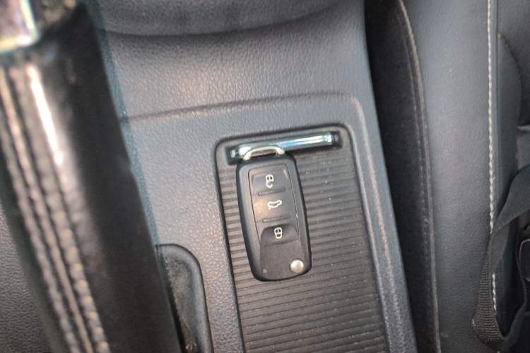 Used Volkswagen Sagitar 2017 230TSI Automatic Comfort Version Vehicle Key