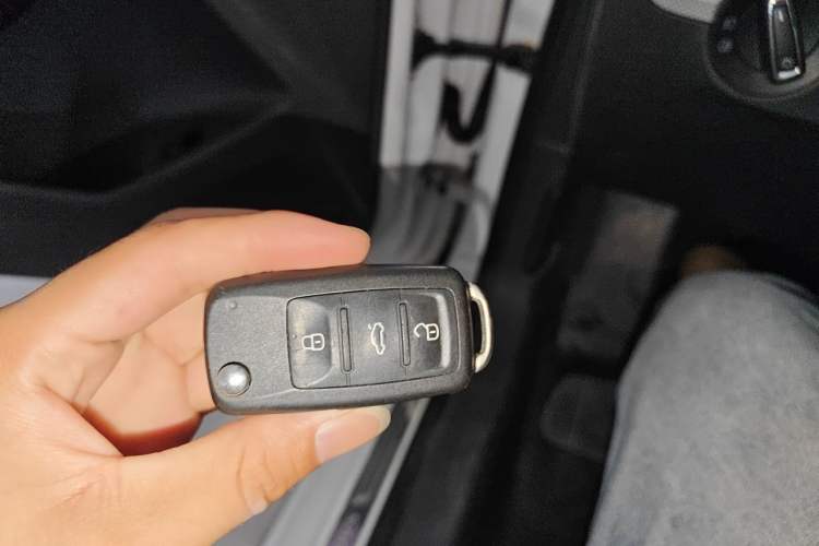 Used Volkswagen Sagitar 2017 230TSI Automatic Comfort Version Vehicle Key