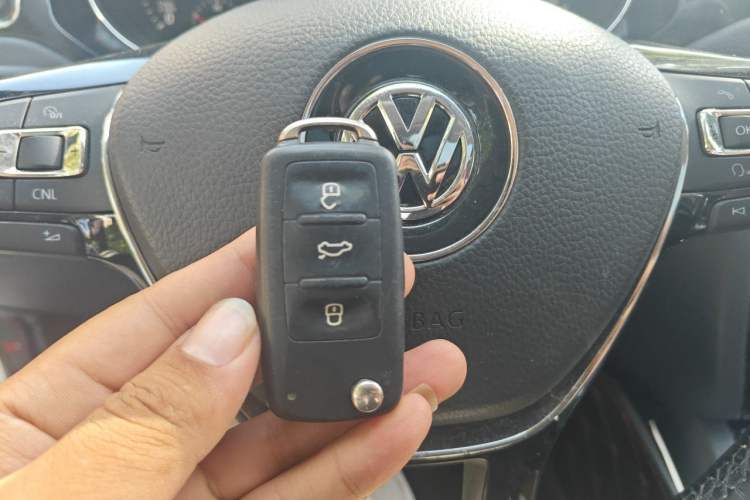 Used Volkswagen Sagitar 2017 230TSI Automatic Comfort Version Vehicle Key