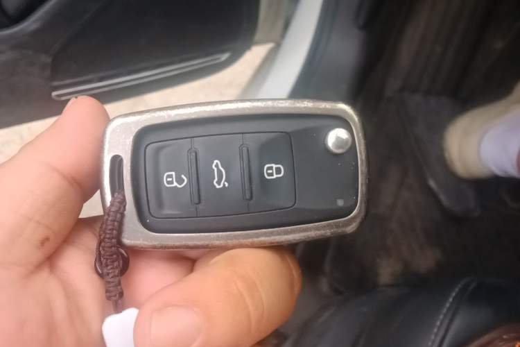 Used Volkswagen Sagitar 2017 230TSI Automatic Comfort Version Vehicle Key