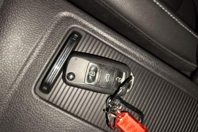 Used Volkswagen Sagitar 2017 230TSI Automatic Comfort Version Vehicle Key