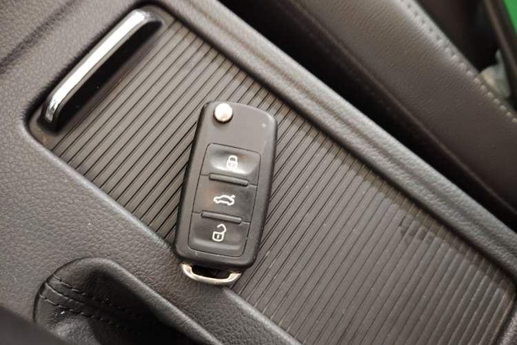 Used Volkswagen Sagitar 2017 230TSI Automatic Comfort Version Vehicle Key
