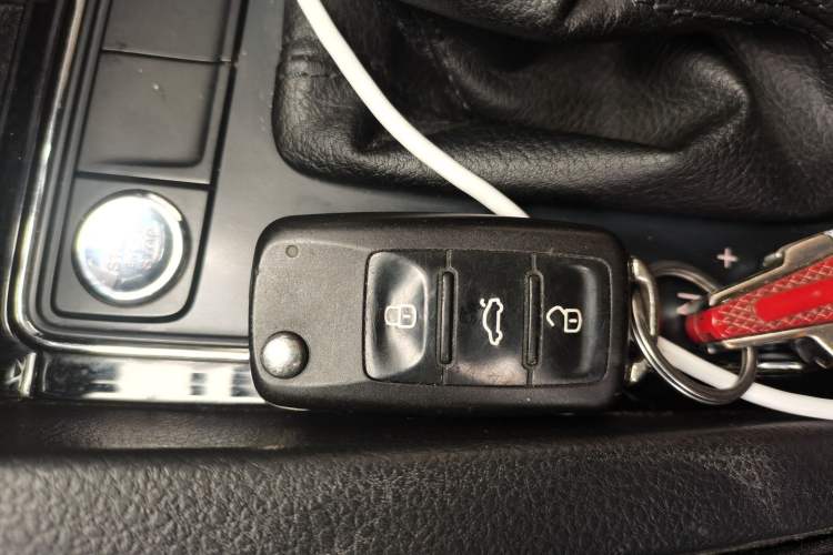 Used Volkswagen Sagitar 2017 230TSI Automatic Comfort Version Vehicle Key
