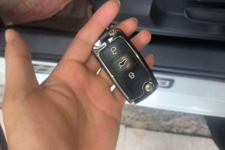 Used Volkswagen Sagitar 2017 230TSI Automatic Comfort Version Vehicle Key